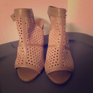 ✨ 3/$10 Tan Booties